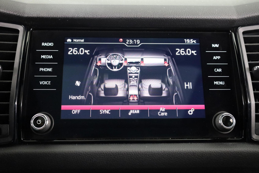 Škoda Kodiaq 1.5 TSI Sportline Business 150 pk Automaat (DSG) | Navigatie | Panoramadak | Parkeersensoren | Achteruitrijcamera | Adaptieve cruise control | Stoelverwarming | Canton audio |