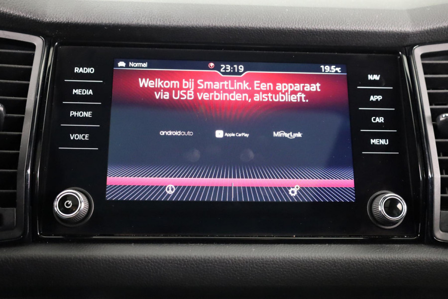 Škoda Kodiaq 1.5 TSI Sportline Business 150 pk Automaat (DSG) | Navigatie | Panoramadak | Parkeersensoren | Achteruitrijcamera | Adaptieve cruise control | Stoelverwarming | Canton audio |