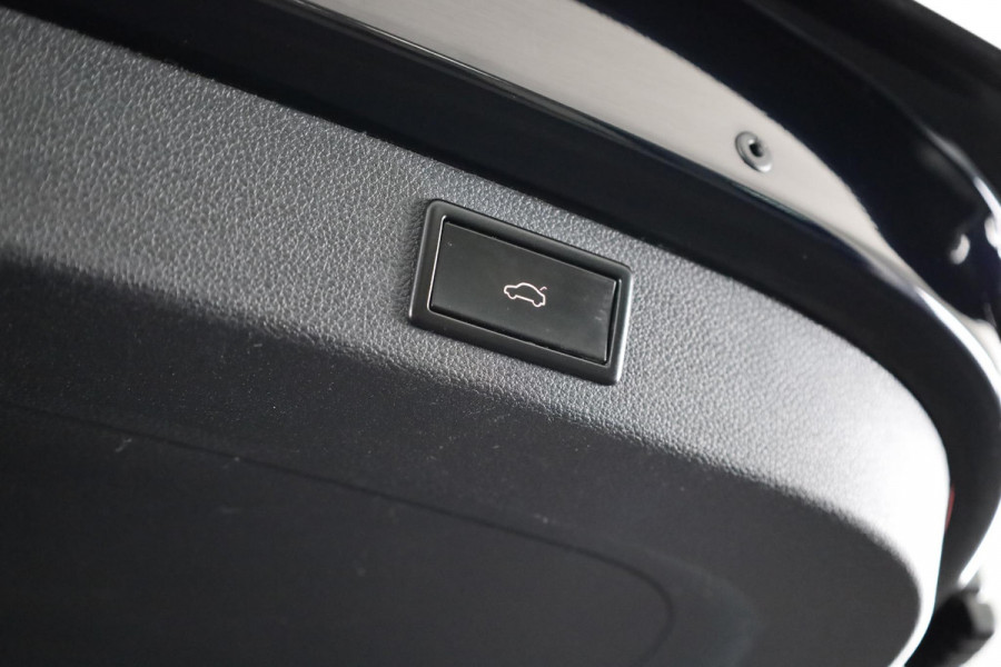 Škoda Kodiaq 1.5 TSI Sportline Business 150 pk Automaat (DSG) | Navigatie | Panoramadak | Parkeersensoren | Achteruitrijcamera | Adaptieve cruise control | Stoelverwarming | Canton audio |
