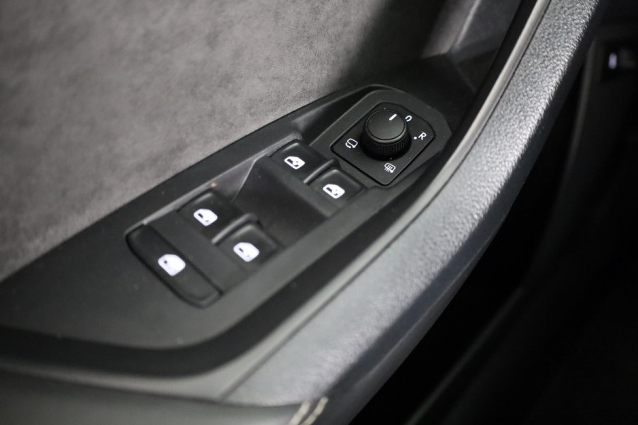 Škoda Kodiaq 1.5 TSI Sportline Business 150 pk Automaat (DSG) | Navigatie | Panoramadak | Parkeersensoren | Achteruitrijcamera | Adaptieve cruise control | Stoelverwarming | Canton audio |