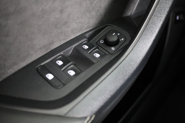 Škoda Kodiaq 1.5 TSI Sportline Business 150 pk Automaat (DSG) | Navigatie | Panoramadak | Parkeersensoren | Achteruitrijcamera | Adaptieve cruise control | Stoelverwarming | Canton audio |