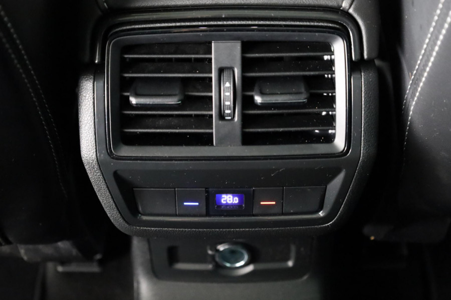 Škoda Kodiaq 1.5 TSI Sportline Business 150 pk Automaat (DSG) | Navigatie | Panoramadak | Parkeersensoren | Achteruitrijcamera | Adaptieve cruise control | Stoelverwarming | Canton audio |