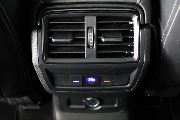 Škoda Kodiaq 1.5 TSI Sportline Business 150 pk Automaat (DSG) | Navigatie | Panoramadak | Parkeersensoren | Achteruitrijcamera | Adaptieve cruise control | Stoelverwarming | Canton audio |