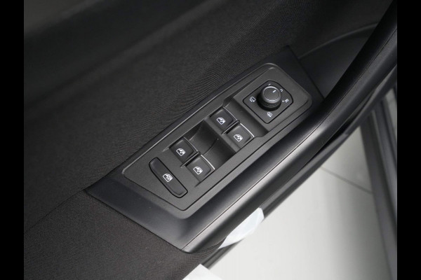 Volkswagen T-Roc 1.5 TSI 150pk Style Panorama Trekhaak Virtual Cockpit Led 343
