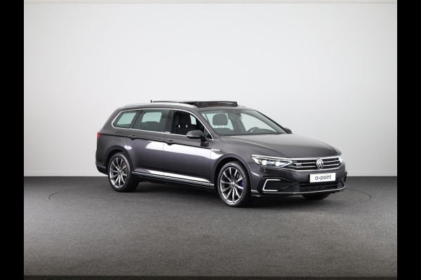Volkswagen Passat Variant 1.4 TSI PHEV GTE Business 218 pk Automaat (DSG) | Navigatie | Panoramadak | Parkeersensoren (Park assist) | Achteruitrijcamera | Adaptieve cruise control | Stoelverwarming |