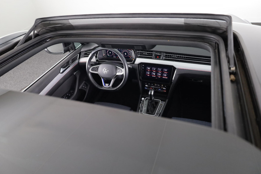 Volkswagen Passat Variant 1.4 TSI PHEV GTE Business 218 pk Automaat (DSG) | Navigatie | Panoramadak | Parkeersensoren (Park assist) | Achteruitrijcamera | Adaptieve cruise control | Stoelverwarming |