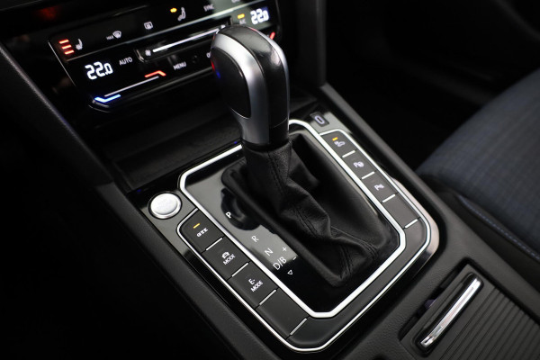 Volkswagen Passat Variant 1.4 TSI PHEV GTE Business 218 pk Automaat (DSG) | Navigatie | Panoramadak | Parkeersensoren (Park assist) | Achteruitrijcamera | Adaptieve cruise control | Stoelverwarming |