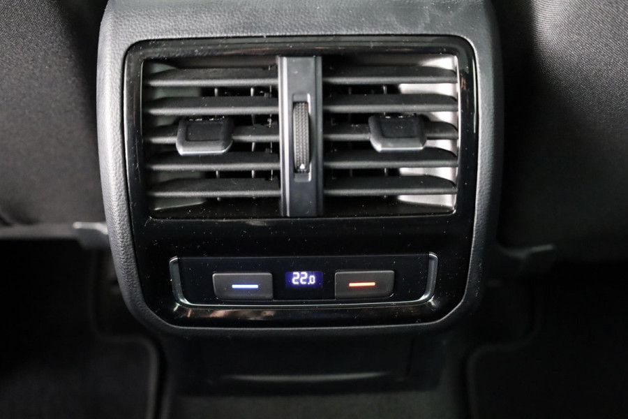 Volkswagen Passat Variant 1.4 TSI PHEV GTE Business 218 pk Automaat (DSG) | Navigatie | Panoramadak | Parkeersensoren (Park assist) | Achteruitrijcamera | Adaptieve cruise control | Stoelverwarming |