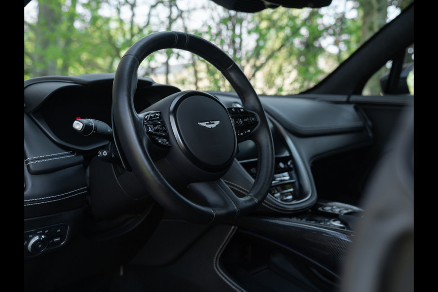 Aston Martin Dbx 550 4.0 V8 | Panoramadak | 360 cam | Premium Audio | Onyx Black | Carbon interior
