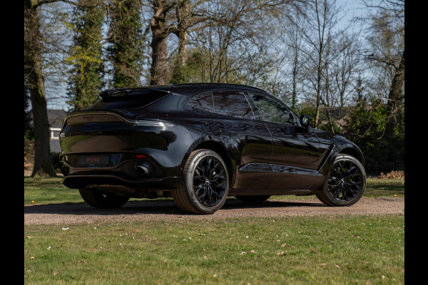 Aston Martin Dbx 550 4.0 V8 | Panoramadak | 360 cam | Premium Audio | Onyx Black | Carbon interior