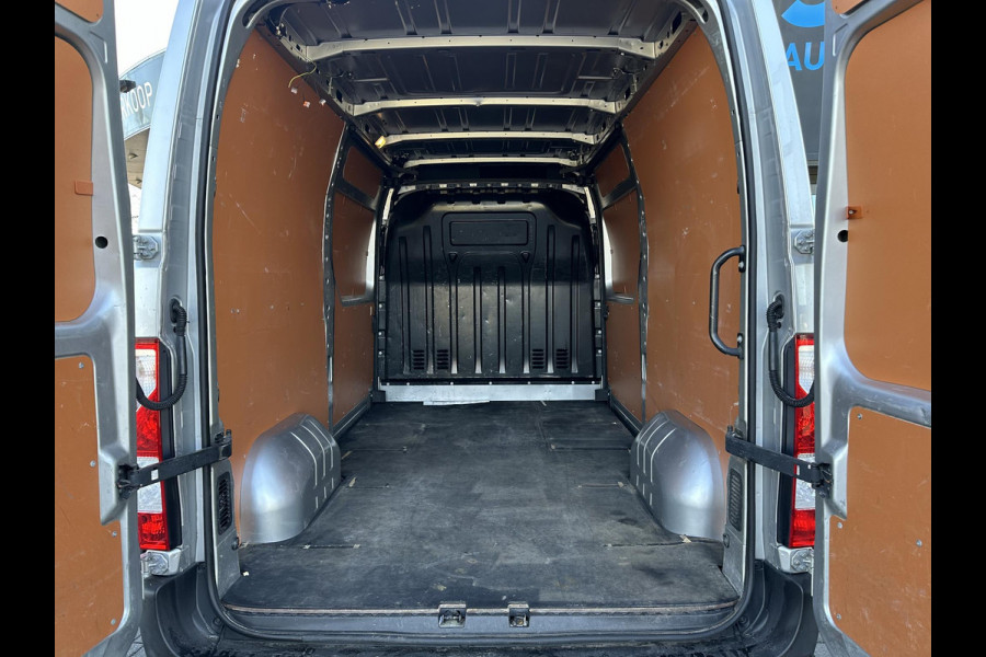 Renault Master T35 2.3 dCi 180 L2H2*A/C*CRUISE*NAVI*CAM*TEL*3PER*