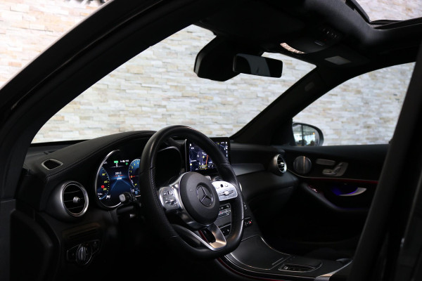 Mercedes-Benz GLC 300e 4MATIC Premium Plus AMG Pakket | PANO | 360 Camera | Luchtvering | Memory | Sfeer | Head up display | Digitaal dashboard | Leder | Stoelkoeling | Orig. NL | VOL OPTIES!