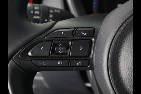 Toyota Aygo X 1.0 VVT-i MT First + Corel Red Pack | Apple Carplay & AndroidAUTO | Camera | Lichtmetalen velgen | Privacy Glass |