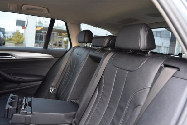 BMW 5 Serie 540i xDrive Touring 340 pk M-sport / 21" / Blackline