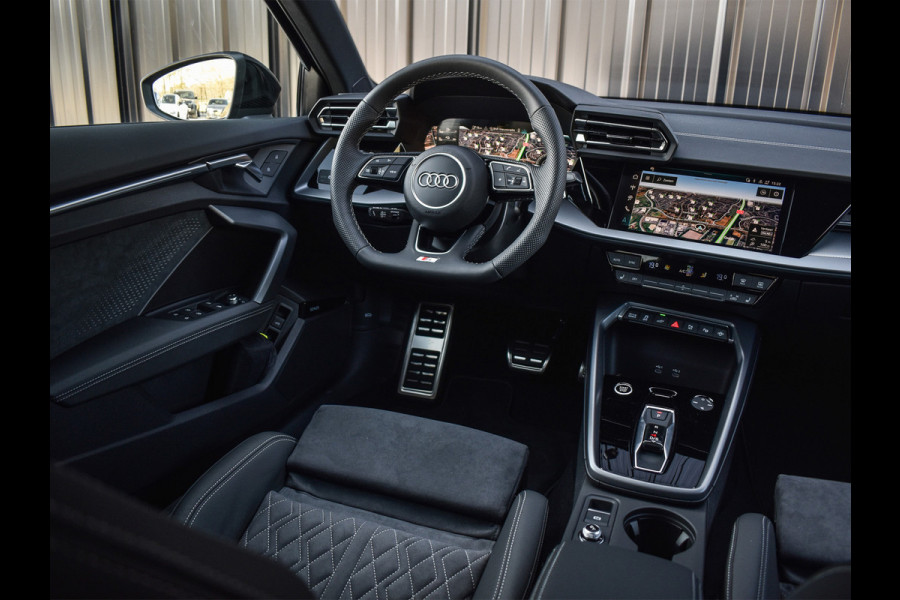 Audi A3 Sportback 45 TFSI e S EDITION COMPETITION | PANORAMADAK | S-SEATS | SONOS SOUND | CAMERA | BLACK-OPTIC | AMBIANCE INTERIEUR