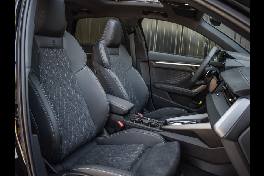 Audi A3 Sportback 45 TFSI e S EDITION COMPETITION | PANORAMADAK | S-SEATS | SONOS SOUND | CAMERA | BLACK-OPTIC | AMBIANCE INTERIEUR