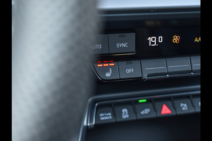 Audi A3 Sportback 45 TFSI e S EDITION COMPETITION | PANORAMADAK | S-SEATS | SONOS SOUND | CAMERA | BLACK-OPTIC | AMBIANCE INTERIEUR