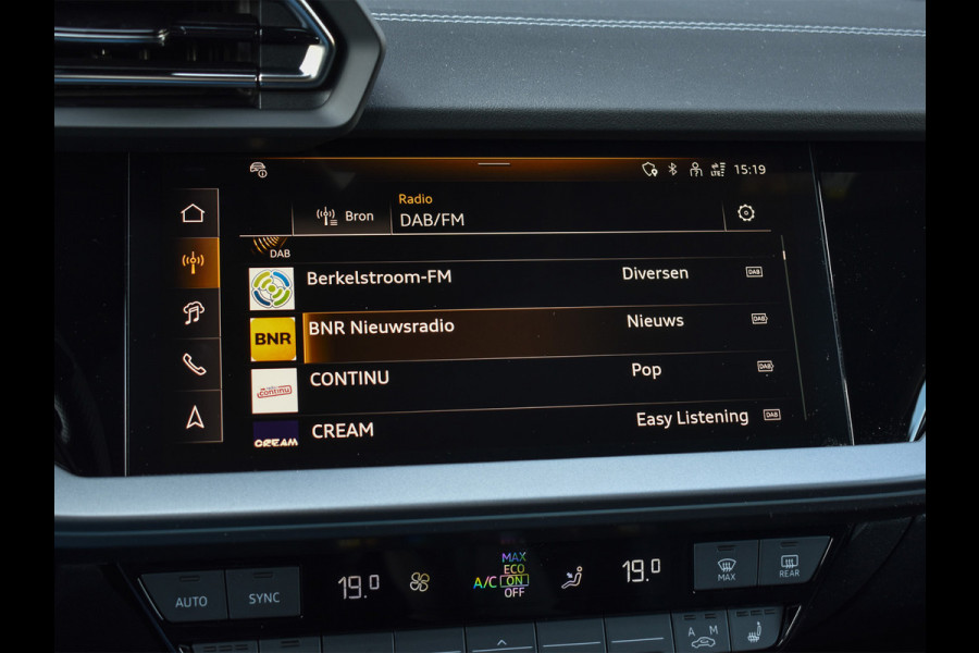 Audi A3 Sportback 45 TFSI e S EDITION COMPETITION | PANORAMADAK | S-SEATS | SONOS SOUND | CAMERA | BLACK-OPTIC | AMBIANCE INTERIEUR