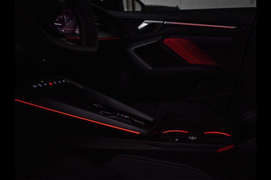 Audi A3 Sportback 45 TFSI e S EDITION COMPETITION | PANORAMADAK | S-SEATS | SONOS SOUND | CAMERA | BLACK-OPTIC | AMBIANCE INTERIEUR
