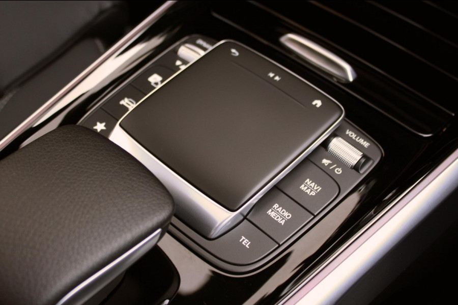 Mercedes-Benz EQB 350 4MATIC 7p AMG Line Night, Pano, Head-up