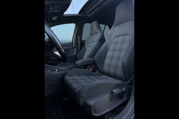 Volkswagen Golf 1.4 eHybrid GTE 245pk FULL PANO CAMERA NAVI SFEER IQ LIGHT