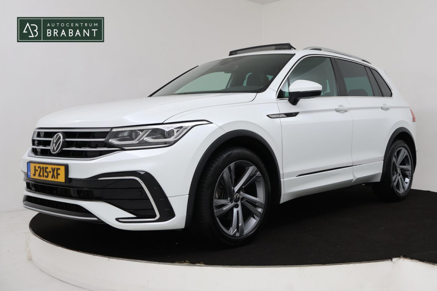 Volkswagen Tiguan 1.5 TSI R-Line Business+ (PANORAMADAK, TREKHAAK, SENSOREN, AUTOMAAT, CRUISE, NAVI, CARPLLAY, NL-AUTO)