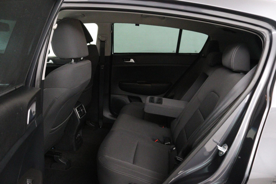 Kia Sportage 1.6 GDI DynamicLine (PARKEERSENSOREN, TREKHAAK, LANE-ASSIST, BLUETOOTH, CRUISE, NAVI, ACHTERUITRIJCAMERA, NL-AUTO)