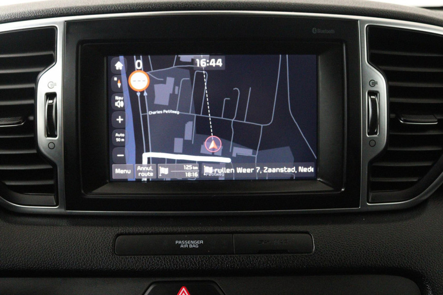 Kia Sportage 1.6 GDI DynamicLine (PARKEERSENSOREN, TREKHAAK, LANE-ASSIST, BLUETOOTH, CRUISE, NAVI, ACHTERUITRIJCAMERA, NL-AUTO)