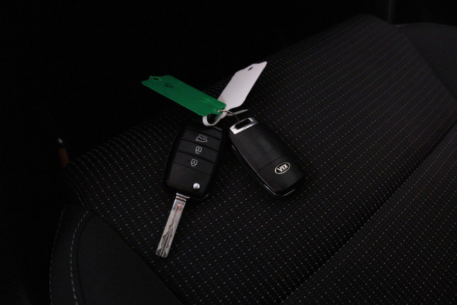 Kia Sportage 1.6 GDI DynamicLine (PARKEERSENSOREN, TREKHAAK, LANE-ASSIST, BLUETOOTH, CRUISE, NAVI, ACHTERUITRIJCAMERA, NL-AUTO)