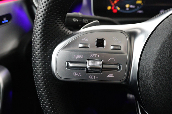 Mercedes-Benz A-Klasse 200 Premium Plus (PANORAMADAK, SFEERVERLICHTING, STOELVERWARMING/VERKOELING, CAMERA, GOED ONDERHOUDEN)