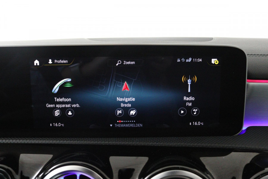 Mercedes-Benz A-Klasse 200 Premium Plus (PANORAMADAK, SFEERVERLICHTING, STOELVERWARMING/VERKOELING, CAMERA, GOED ONDERHOUDEN)
