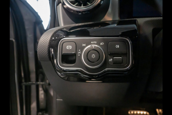 Mercedes-Benz A-Klasse 250 e AMG ** MULTIBEAM LED, MBUX+, PANORAMA, CAMERA, WINTER ** 1e EIG - Ex MB-AG - JUNGE STERNE ** ** INFORMEER OOK NAAR ONZE AANTREKKELIJKE FINANCIAL-LEASE TARIEVEN **