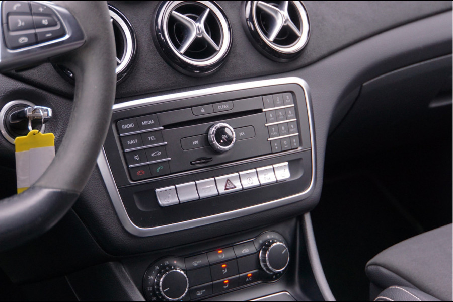 Mercedes-Benz A-Klasse A 180 AMG line WhiteArt Edition Night | Camera Sfeerverlichting Carplay