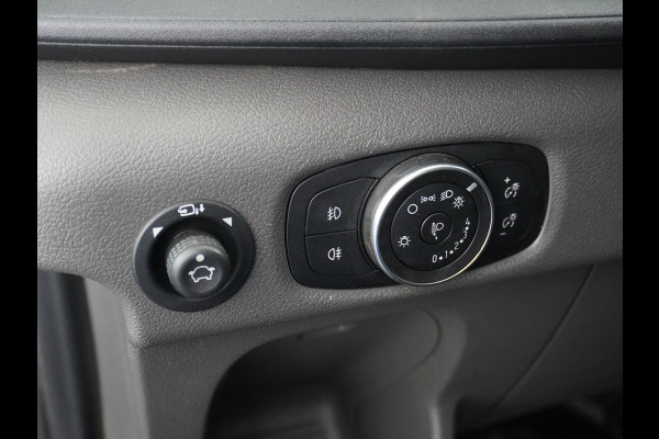 Ford Transit 350 2.0TDCI L3H2 3-Persoons Airco Trekhaak Cruise Control Voorruit verwarmbaar Pdc Licht/Regensensor Trend Bluetooth Betoplex vloer Lat om Lat Wand Betimmering 1e Eigenaar Euro 6 Trekgewicht 2.500KG
