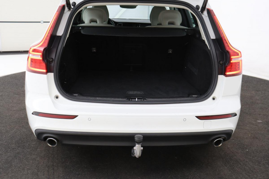 Volvo V60 2.0 D4 MomentPro | Leder | Trekhaak | Stoelverwarming | Adaptive cruise | Carplay | Navigatie | DAB | Camera | Full LED | Climate control
