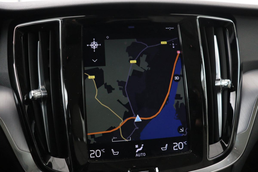 Volvo V60 2.0 D4 MomentPro | Leder | Trekhaak | Stoelverwarming | Adaptive cruise | Carplay | Navigatie | DAB | Camera | Full LED | Climate control