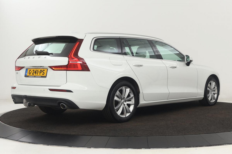 Volvo V60 2.0 D4 MomentPro | Leder | Trekhaak | Stoelverwarming | Adaptive cruise | Carplay | Navigatie | DAB | Camera | Full LED | Climate control