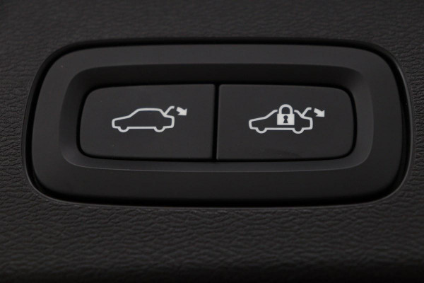 Volvo V60 2.0 T8 Recharge AWD R Design | Stoelverwarming | Harman/Kardon | Camera | Carplay | Memory | Keyless | Half leder | Navigatie | Full LED