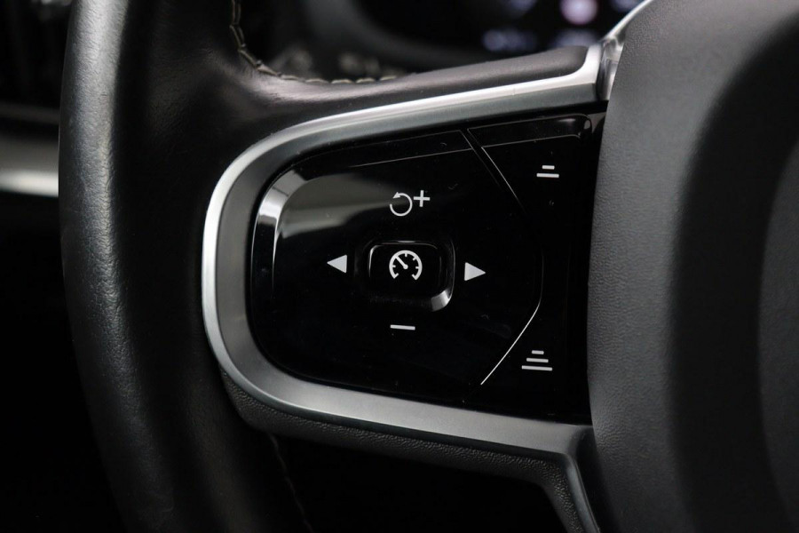 Volvo V60 2.0 T8 Recharge AWD R Design | Stoelverwarming | Harman/Kardon | Camera | Carplay | Memory | Keyless | Half leder | Navigatie | Full LED