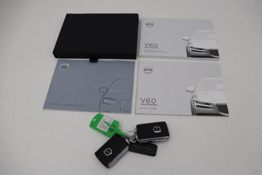 Volvo V60 2.0 T8 Recharge AWD R Design | Stoelverwarming | Harman/Kardon | Camera | Carplay | Memory | Keyless | Half leder | Navigatie | Full LED