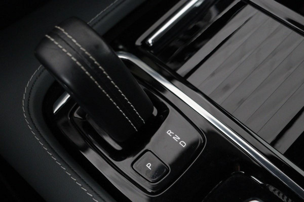 Volvo V60 2.0 T8 Recharge AWD R Design | Stoelverwarming | Harman/Kardon | Camera | Carplay | Memory | Keyless | Half leder | Navigatie | Full LED