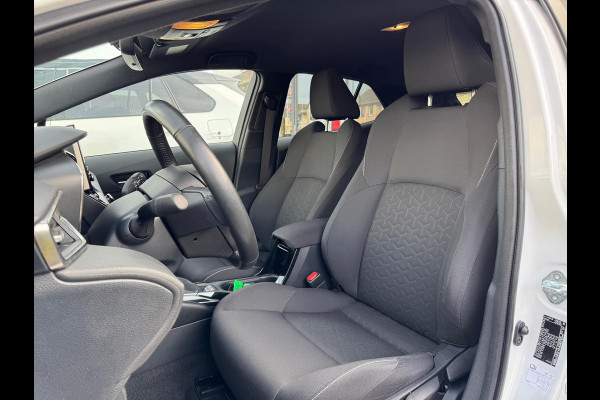 Toyota Corolla 1.8 Hybrid Style | Dodehoekherkenning, Parkeersensoren, Stoel + Stuurverwarming, LED, Apple CarPlay/Android Auto
