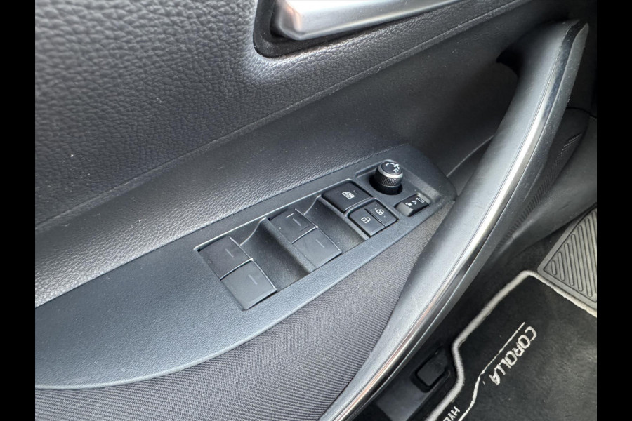 Toyota Corolla 1.8 Hybrid Style | Dodehoekherkenning, Parkeersensoren, Stoel + Stuurverwarming, LED, Apple CarPlay/Android Auto
