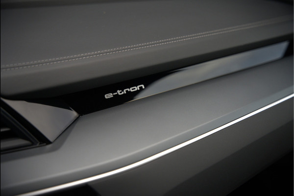 Audi e-tron 50 quattro S edition 71 kWh | S-Line | Panoramadak | Memory Seats | Trekhaak | Luchtvering | Stoelverwarming | Stoelkoeling | Cruise Control | Camera | Keyless | Matrix LED | Leder |