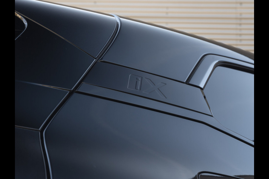 BMW iX M60 - Pano - Bowers & Wilkins - Trekhaak - Stoelventilatie