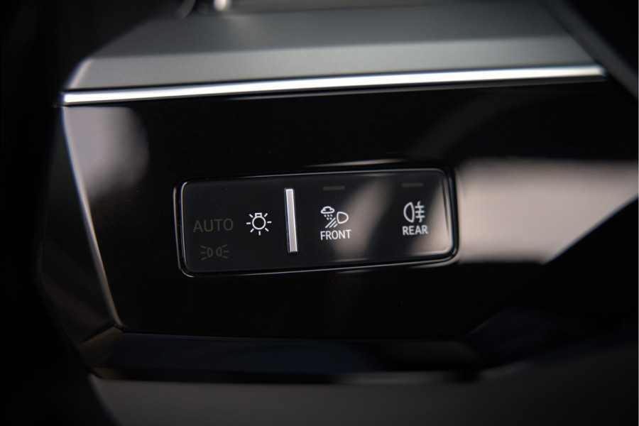 Audi e-tron 50 quattro S edition 71 kWh | S-Line | Panoramadak | Memory Seats | Trekhaak | Luchtvering | Stoelverwarming | Stoelkoeling | Cruise Control | Camera | Keyless | Matrix LED | Leder |