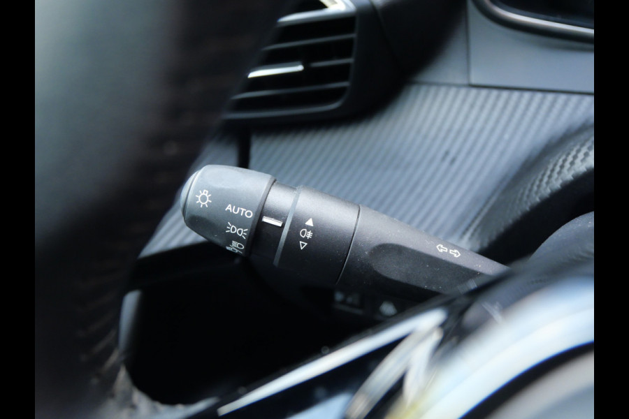 Peugeot e-2008 EV ACTIVE PACK 50 kWh | LED | NAVIGATIE | CARPLAY | CAMERA | 12-2021 | BTW-AUTO!!