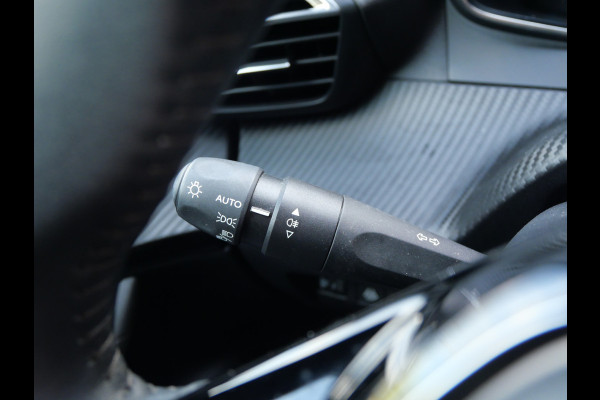 Peugeot e-2008 EV ACTIVE PACK 50 kWh | LED | NAVIGATIE | CARPLAY | CAMERA | 12-2021 | BTW-AUTO!!