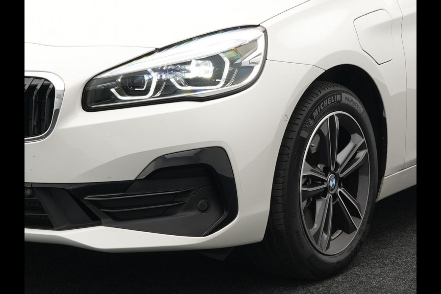 BMW 2 Serie Active Tourer 225xe iPerformance Plug in Hybrid Dealer O.H. PHEV | Sportstoelen Verwarmd | LED Koplampen | Navigatie | Parkeersensoren Voor & Achter | Cruise Control | Climate Control |
