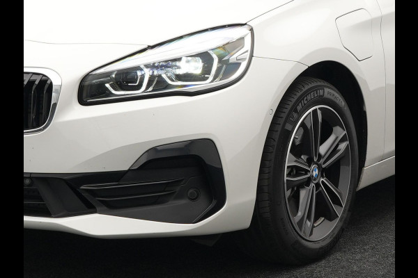 BMW 2 Serie Active Tourer 225xe iPerformance Plug in Hybrid Dealer O.H. PHEV | Sportstoelen Verwarmd | LED Koplampen | Navigatie | Parkeersensoren Voor & Achter | Cruise Control | Climate Control |